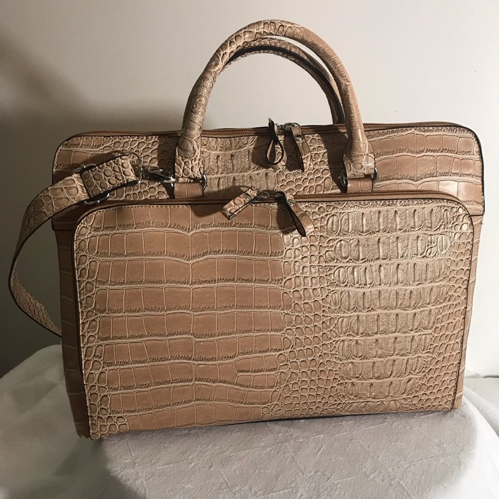 NWOT Bueno Horneback croc Computer Bag